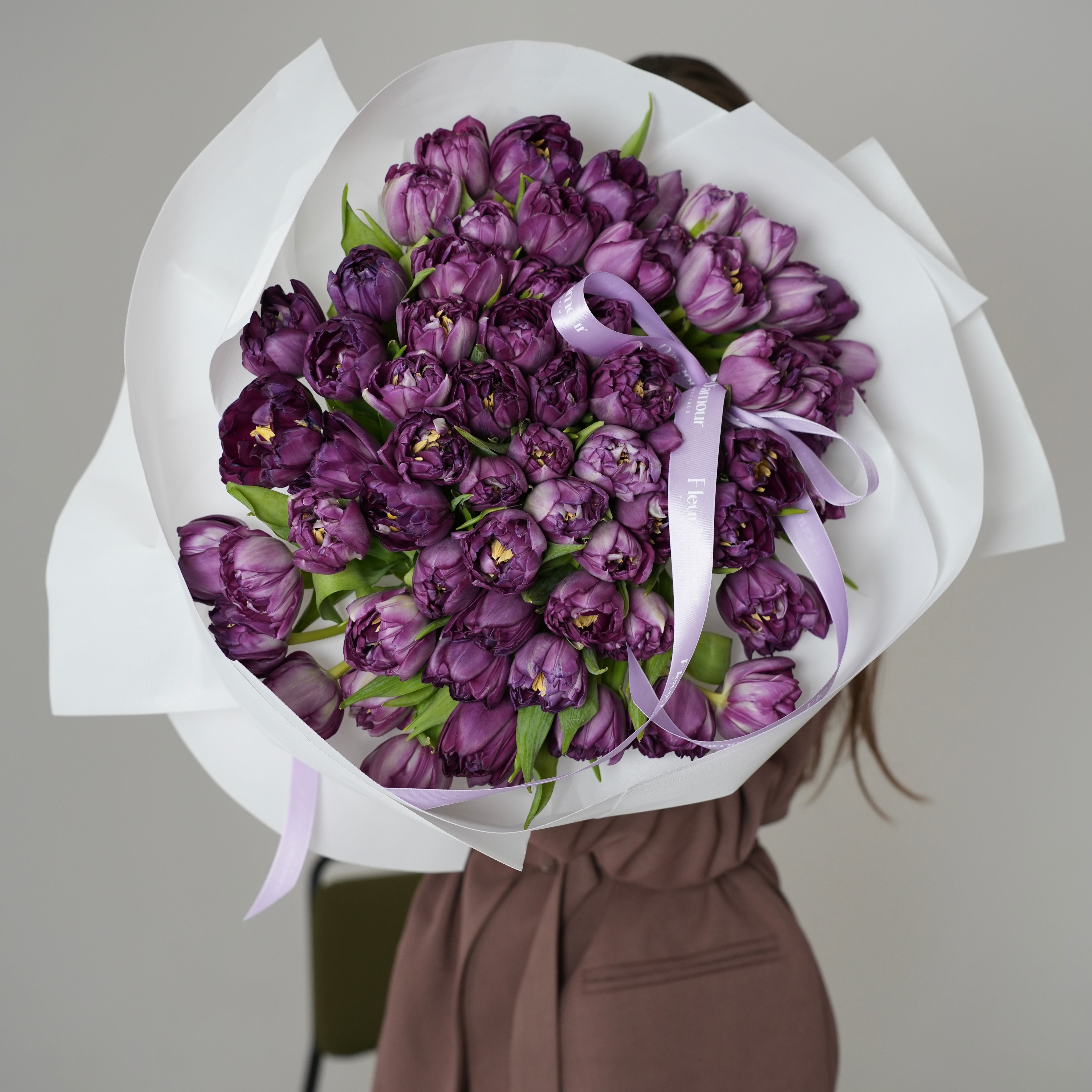 Moody Blooms: 5 Dark and Dramatic Flower Combinations for Bold Spaces